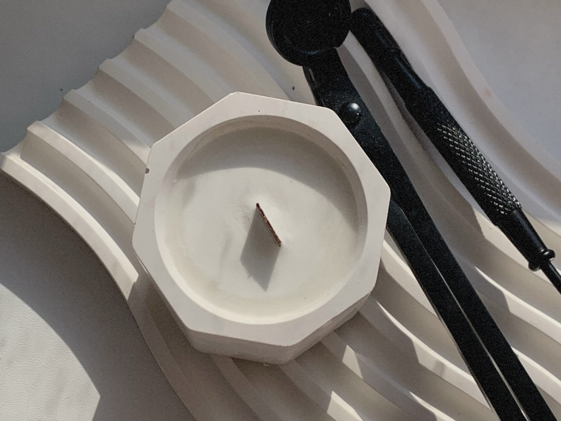 Свеча из натурального воска с деревянным фитилем