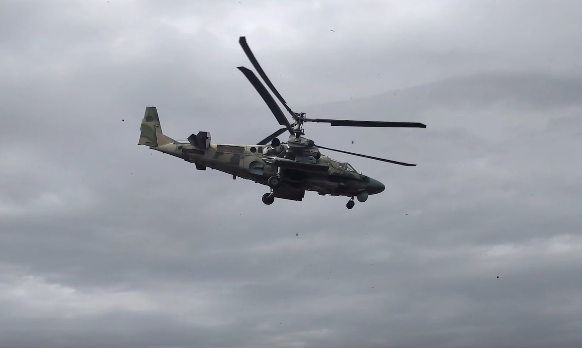 Знаменитый Ка-52 в небе / откр. ист.