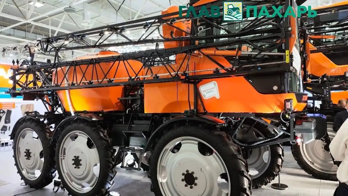 Фото: © Артём Борисов / Glavpahar.ru
Пегас-Агро презентовал самоходный опрыскиватель ТУМАН-5 на выставке ЮГАГРО 2025