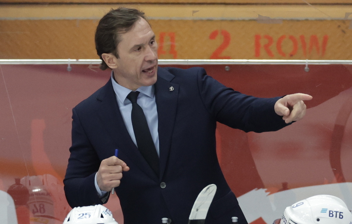    Исполняющий обязанности главного тренера "Динамо" Вячеслав Козлов  Михаил Синицын/ТАСС