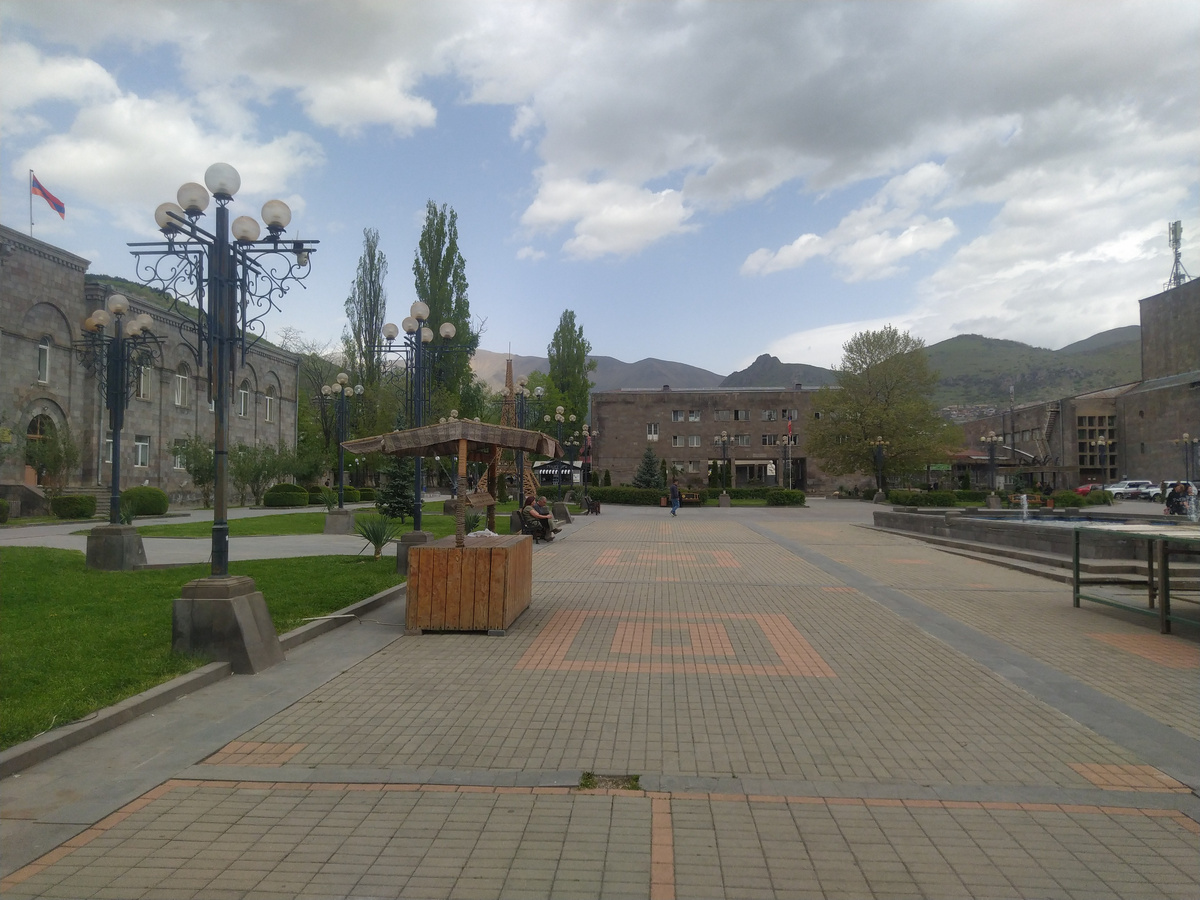 В Горисе обмен рублей на армянские драмы возможен только в отделениях банков