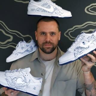 Харрисон Алкок признался, что давно хотел как татуировщик "воткнуться" в бизнес, где крутятся большие деньги. И у него получилось!