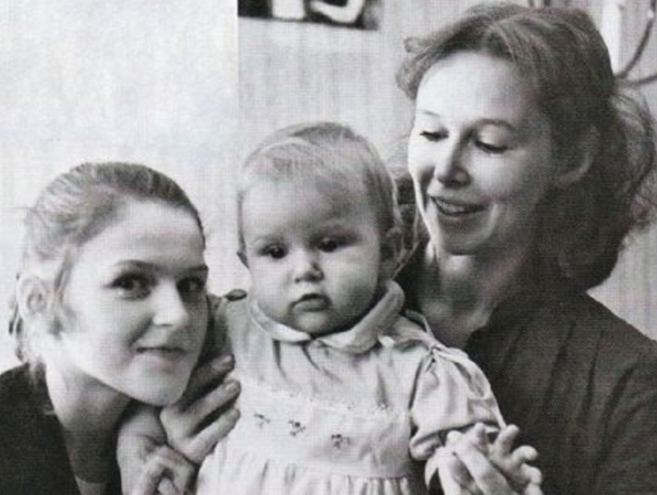Евгения Симонова с дочками