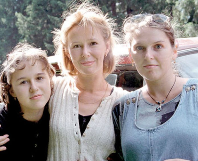 Зоя Симонова с мамой и сестрой
