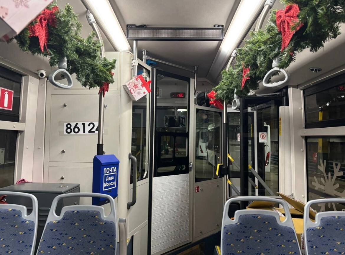    Перевозчик Нижневартовска вновь организует «Почту Деда Мороза» прямо в салонах своих автобусов