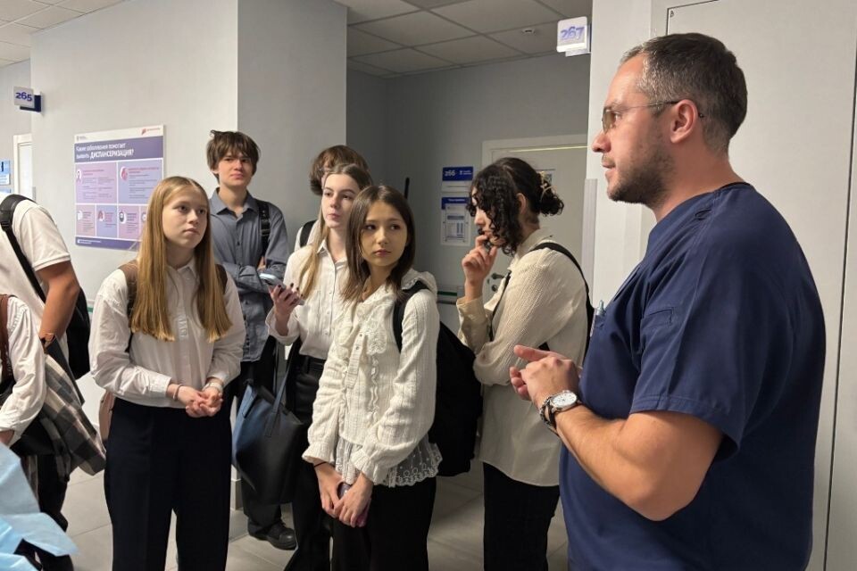    Профориентационный проект в поликлинике № 14. Источник: duma-barnaul.ru