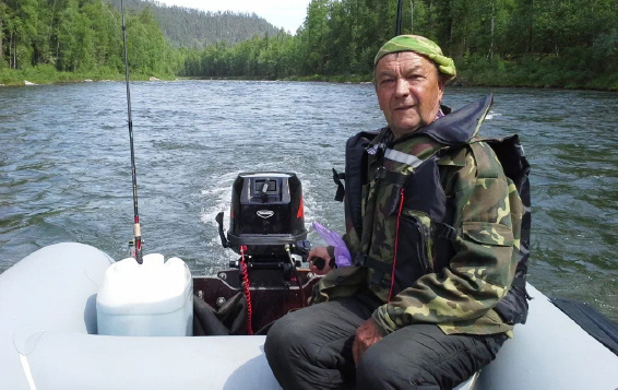 Александр Менчинский на реке Пезо. 