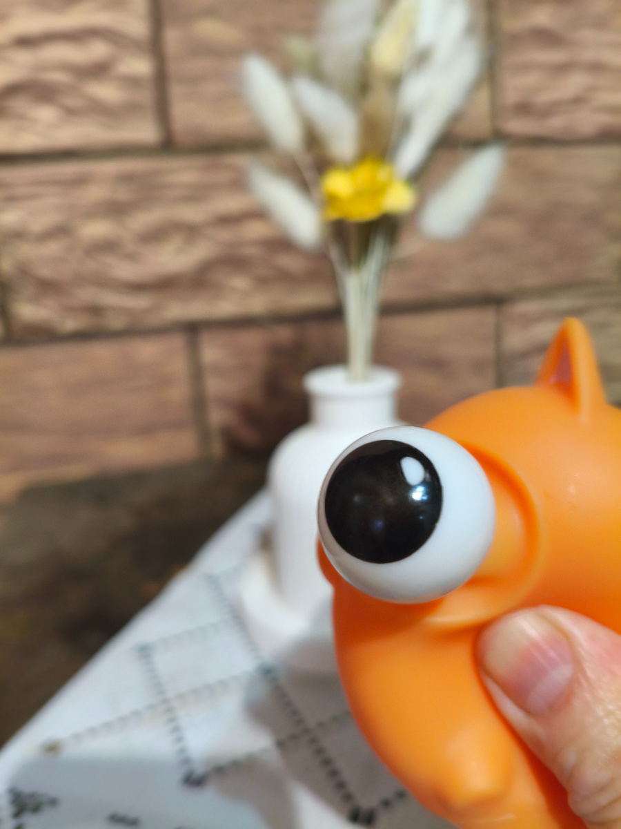 Так прикольно мять его. 