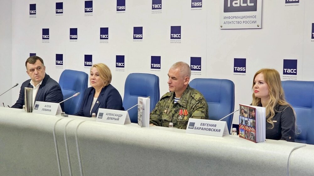    В комитете очень ждут новых авторов — ветеранов, участников СВО. Фото: Комитет по печати Ленинградской области.