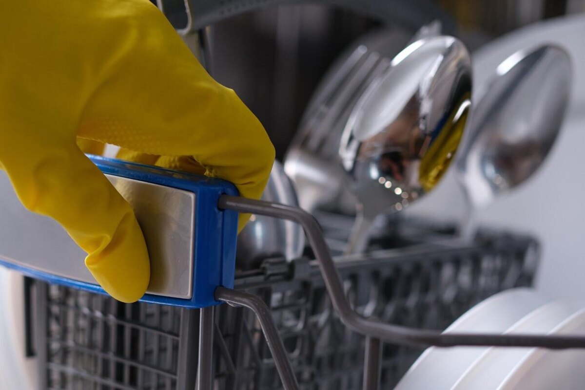    Посудомоечная машина 123RF/legion-media.ru