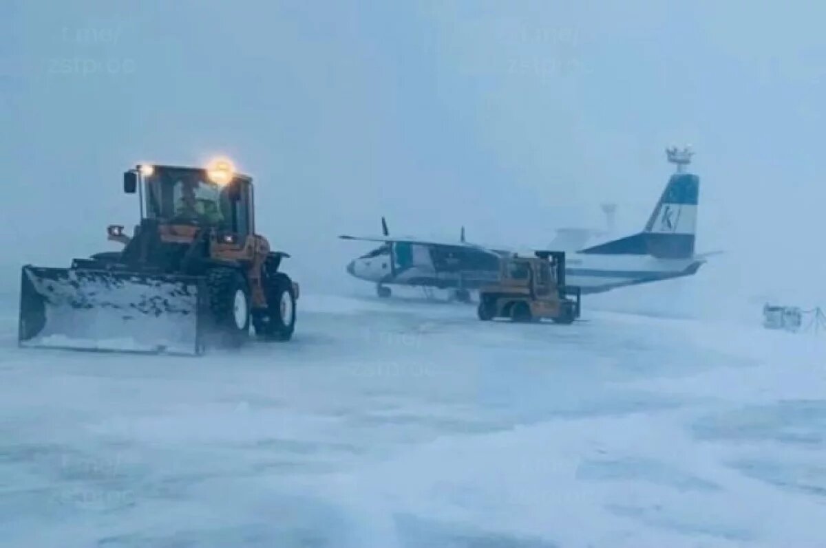    В аэропорту Норильска во время уборки снега повредили самолет Ан-26