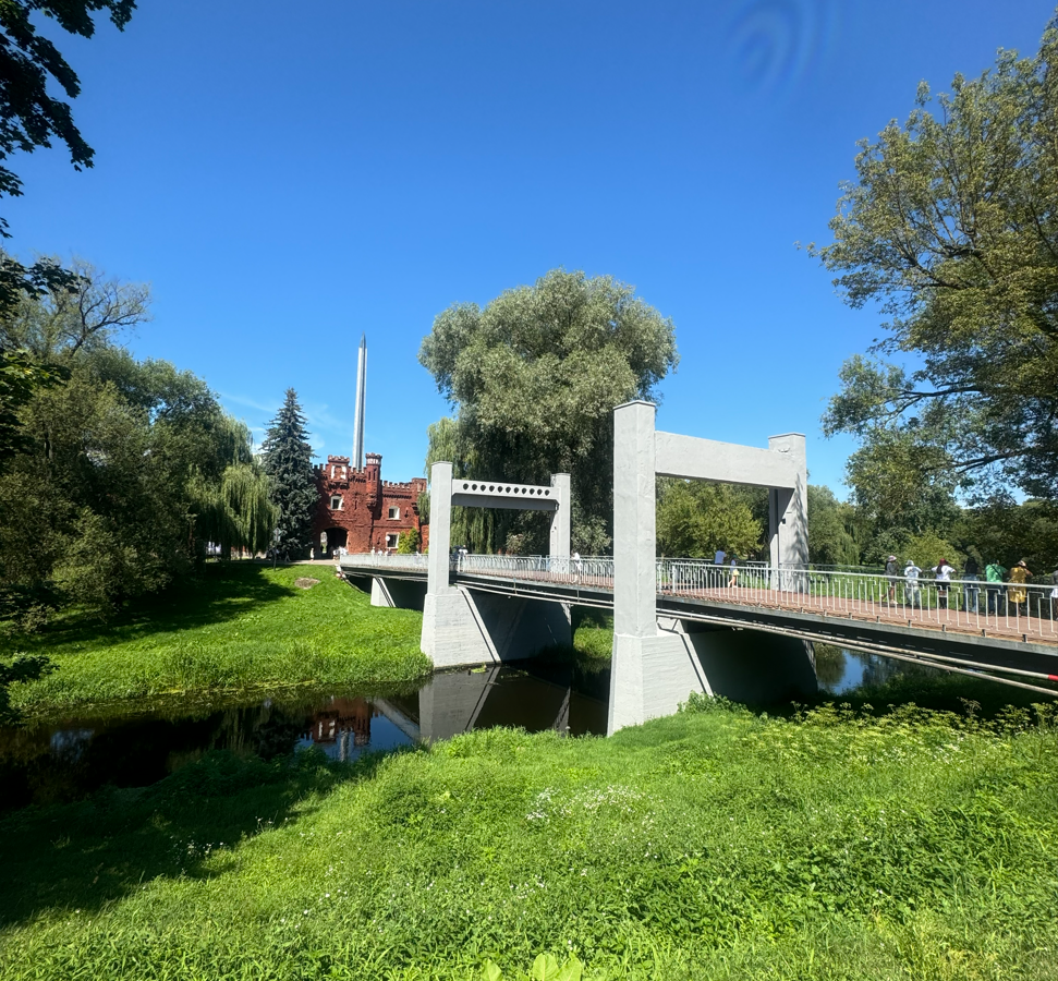 Разводной мост и вид Холмские ворота