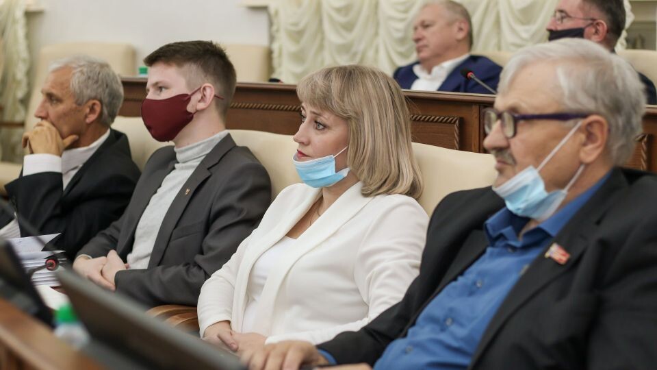    Людмила Клюшникова (в центре). Источник: Виталий Барабаш