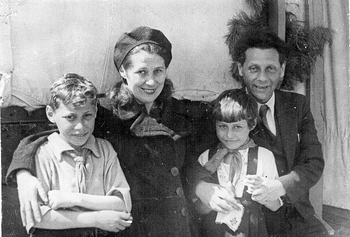 Зоя Левицкая и Михаил Арш  с детьми