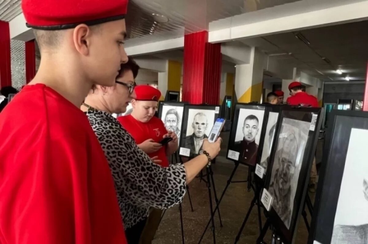    В Приморье открылась передвижная выставка в память о погибших героях