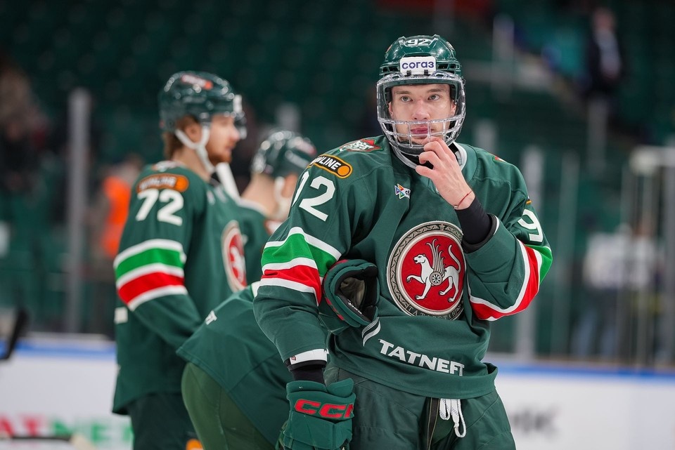    Во втором периоде игра приняла более драматичный оборот. Ак Барс