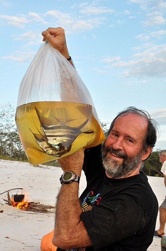 Хайко Блехер (18 октября 1944 — 15 августа 2025) — немецкий исследователь, писатель, фотограф и даже кинорежиссёр! Невероятно дейятельный и расзносторонний человек, в общем.