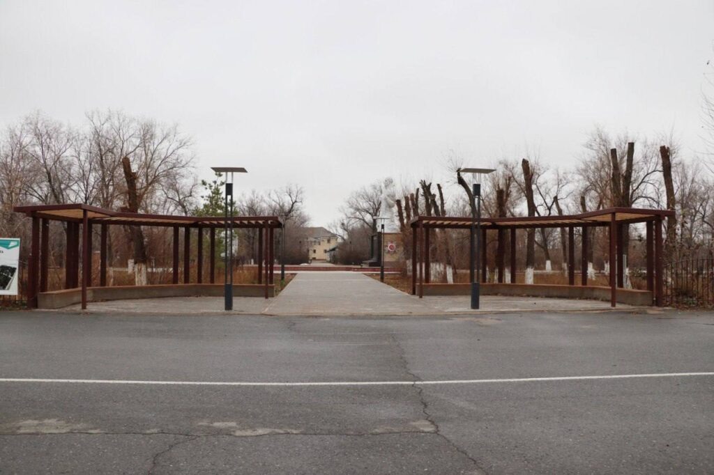     В Соль-Илецке обновили сквер на улице Карла Маркса Оренбуржье
📷    В Соль-Илецке обновили сквер на улице Карла Маркса Оренбуржье

