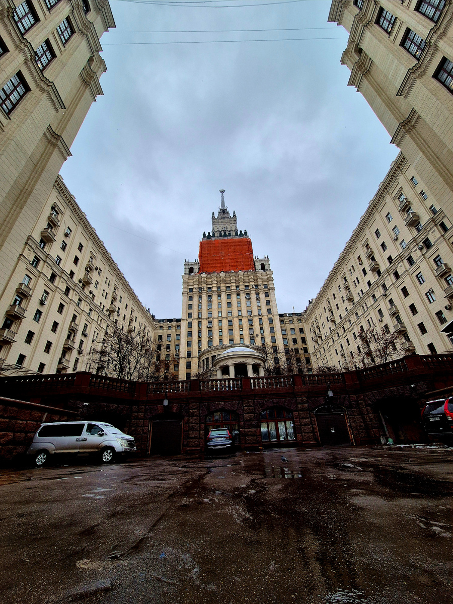 Вид со двора. Гараж на 30 мест.