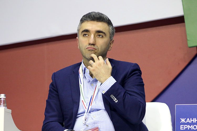    «Мы играем с клиентом в долгосрок. И если ему простить, объяснить — он с тобой будет дольше находиться, не уйдет в другой банк. Это не вопрос эксперимента, а веры. Вы можете попробовать открыть карту и пропустить платеж».   
Фото: © Maksim Konstantinov / Global Look Press/ www.globallookpress.com