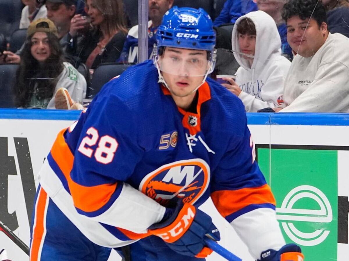    Хоккеист "Нью-Йорк Айлендерс" Александр Романов© Фото : nhl.com