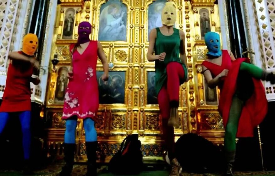    Пиратский «шабаш» с иконами: петербургские панки попались на глумлении над святынями