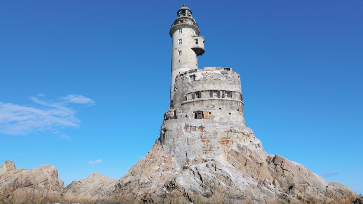 Маяк Анива - "визитка" острова