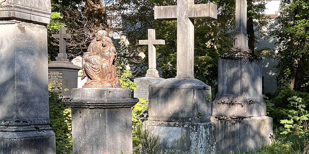 Реформа погребения: новые ограничения на совместные захоронения и как изменились выплаты на погребение