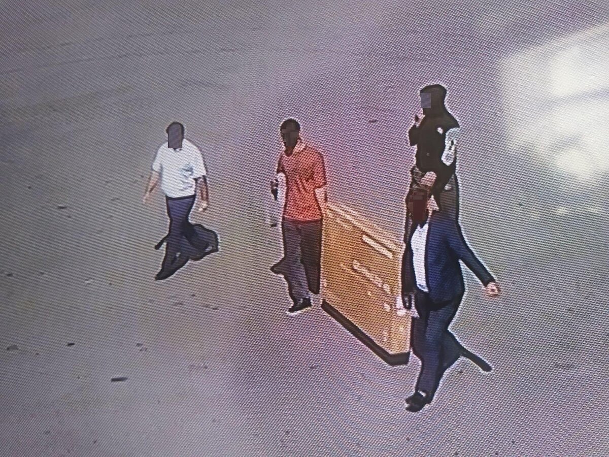     Один из телевизоров фигуранты решили оставить себе.