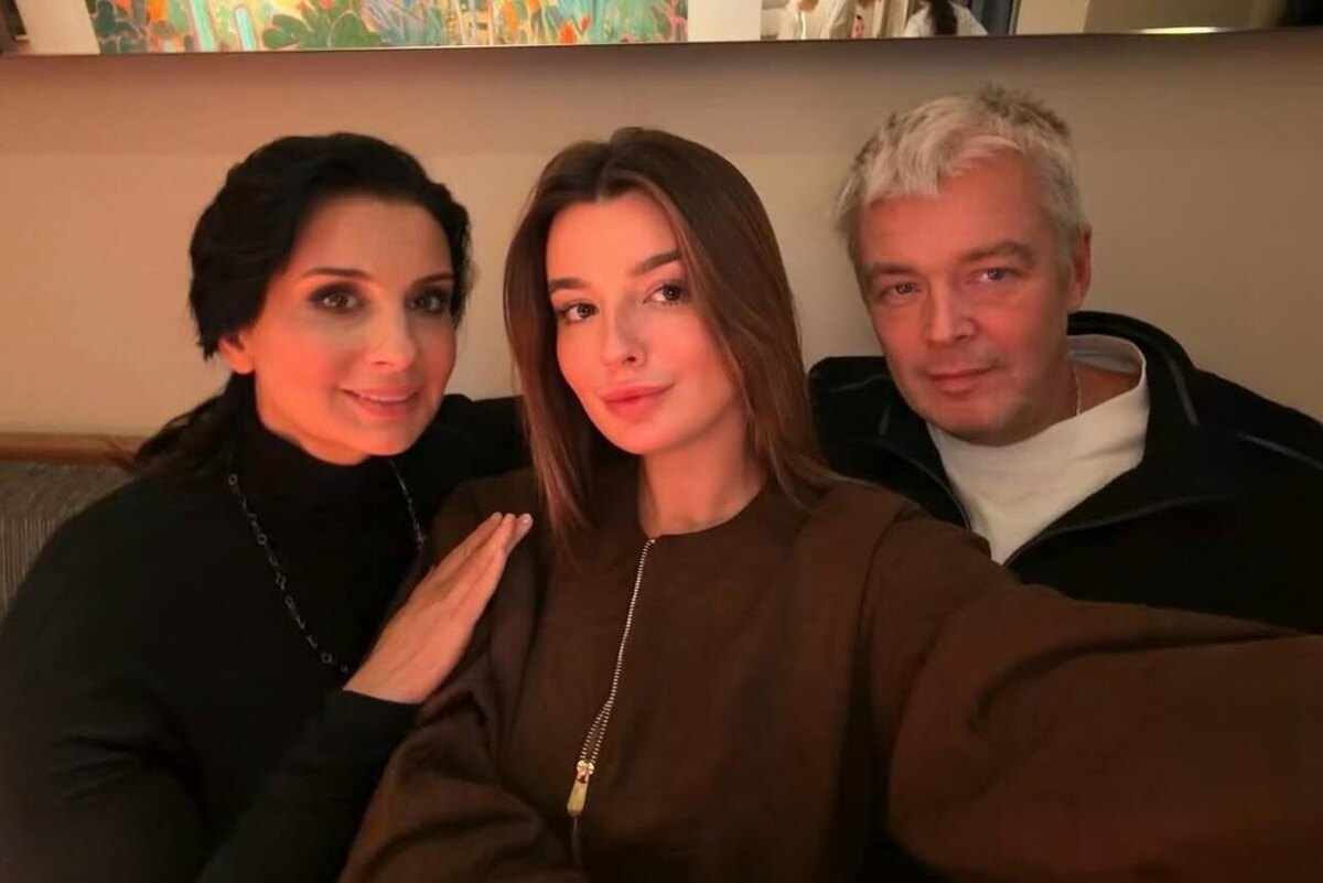    Екатерина Стриженова с мужем Александром и дочкой Сашей Социальные сети