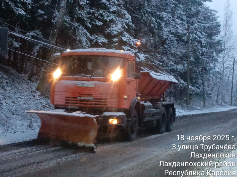    Техника вышла на снегоборьбу в Лахденпохском округе