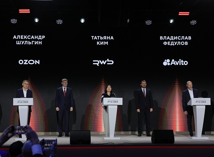    Александр Шульгин, Татьяна Ким и Владислав Федулов. Фото пресс-службы Национального центра "Россия"