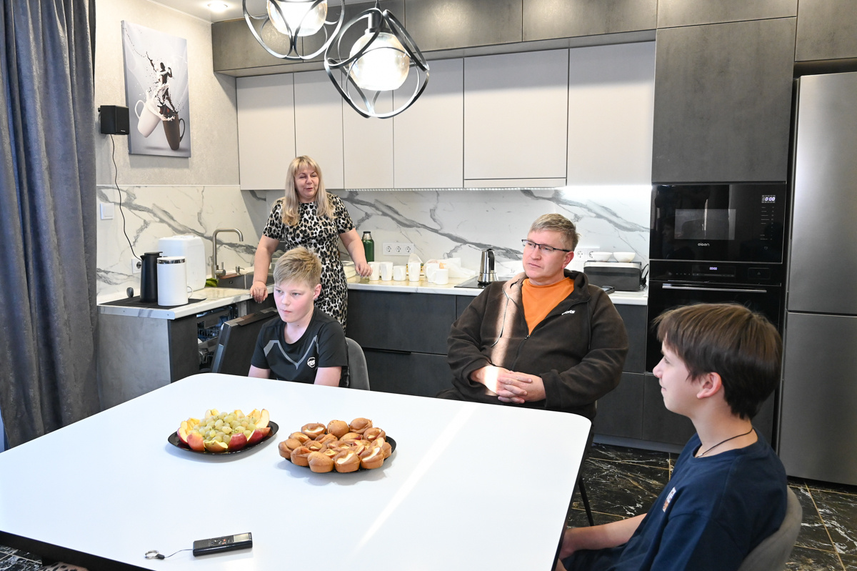 В большой семье поддерживают увлечения: мальчики занимались спортом и цироковым искусством. Фото: Алексей Сухуши