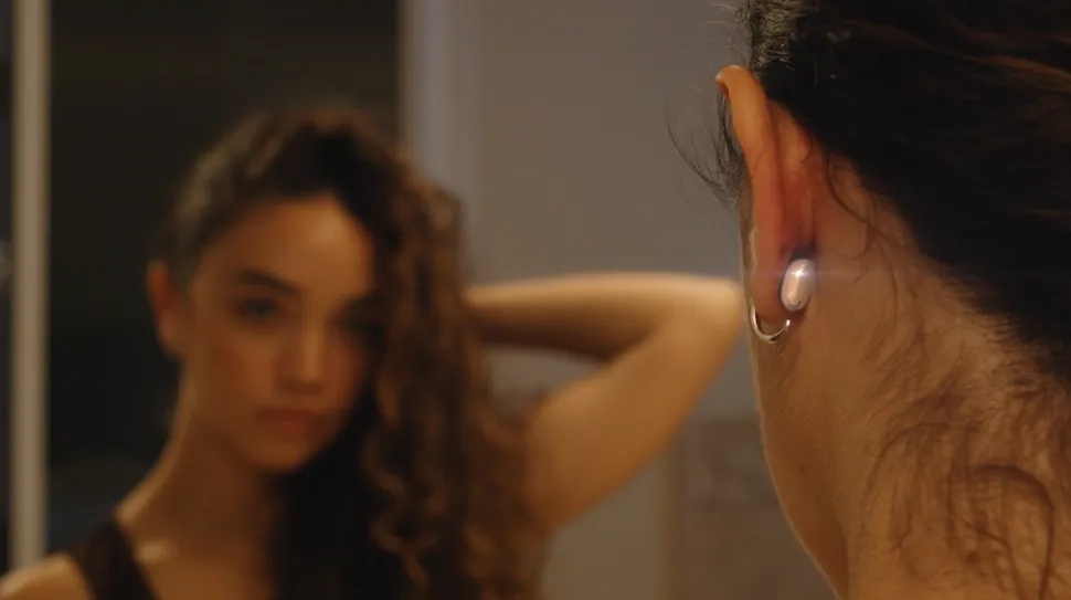    Представлены первые в мире умные серьги, заменяющие фитнес-трекер