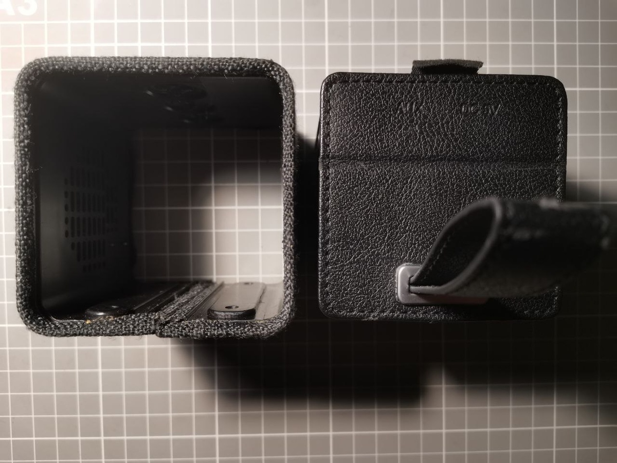 Ранее мы эту колонку уже разбирали, допустим, что тканевая обивка уже снята