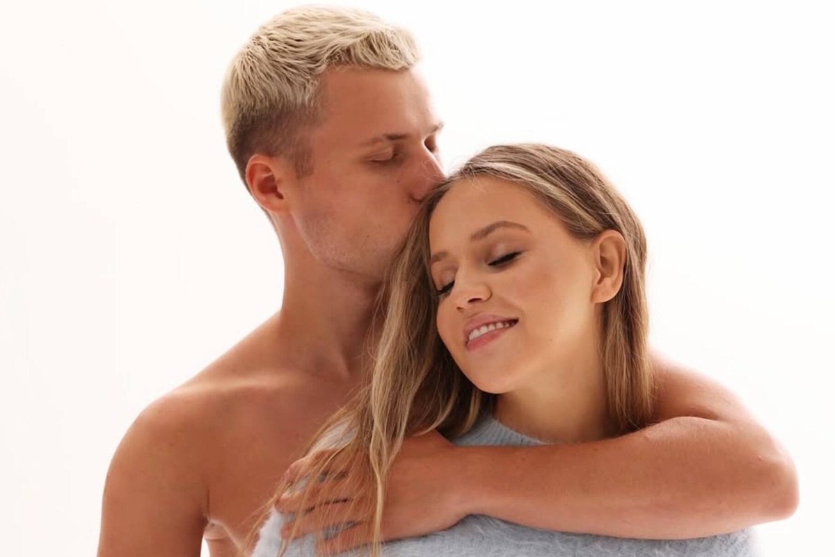     «Мне сделали кесарево, я родила!»: жена актера комедии «Бес попутал» Леши Янгера стала мамой