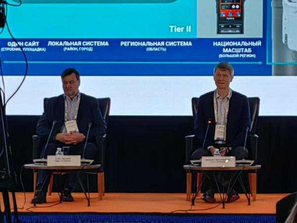 ProfComm 2025. На фо­то: и.о. ге­нераль­но­го ди­рек­то­ра ФГАУ "НИЦ Те­леком" Олег Ива­нов (сле­ва) и пред­се­датель со­вета ди­рек­то­ров ООО "Са­га Те­леком" Ми­хаил Ры­бачен­ков (фо­то ComNews)