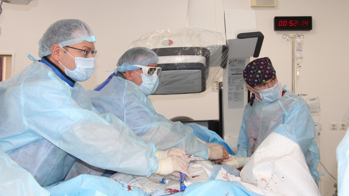    Няганские врачи впервые провели сложные операции на брюшной аорте