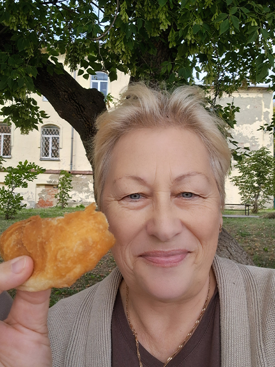 на фото Автор канала