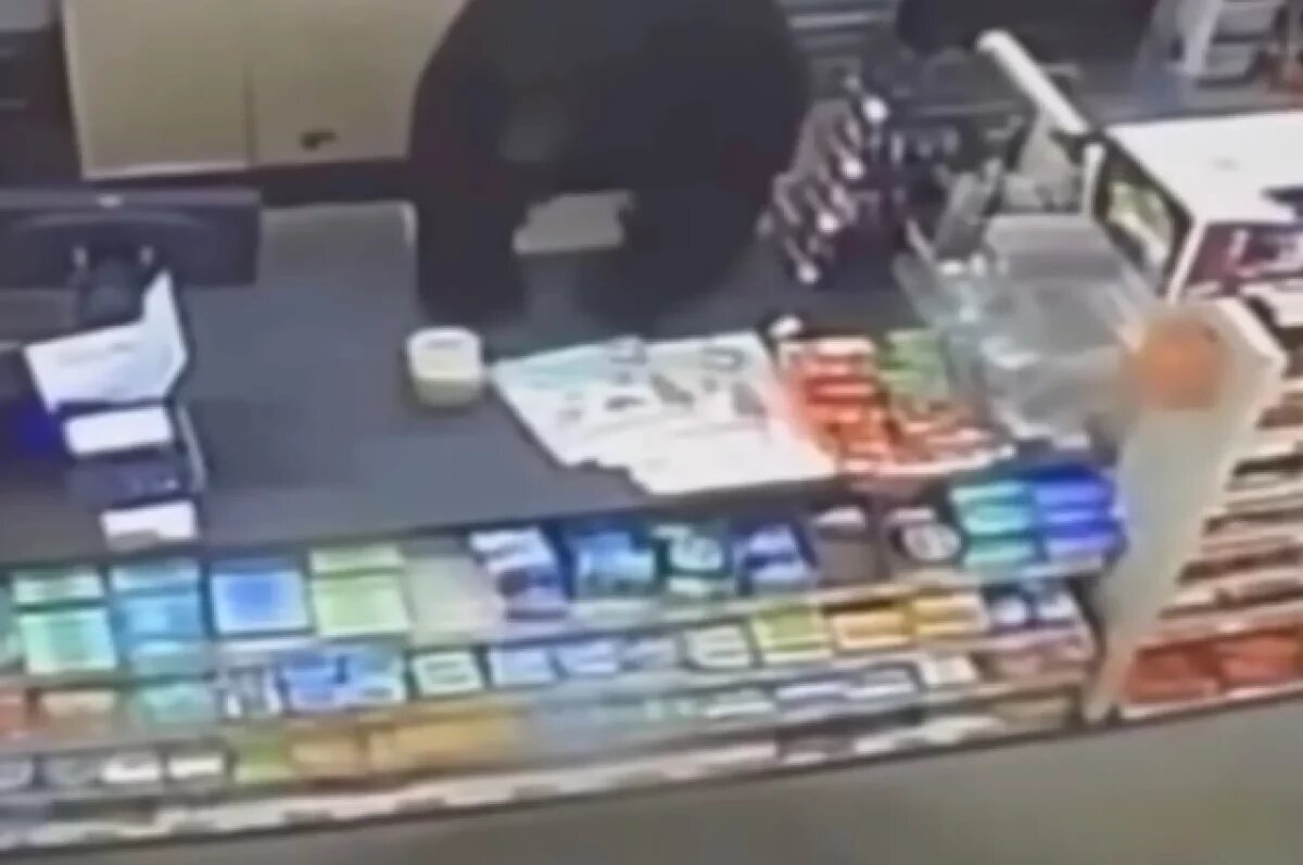    Появились кадры, как в США медведь гонится за мальчиком, чтобы съесть его