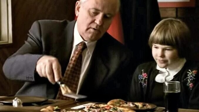 От лидера Советской сверхдержавы до участия в рекламе пиццы на старости лет: карьерный путь Горбачёва