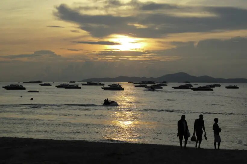     Закат на пляже Паттайи. © РИА Новости. Виталий Аньков