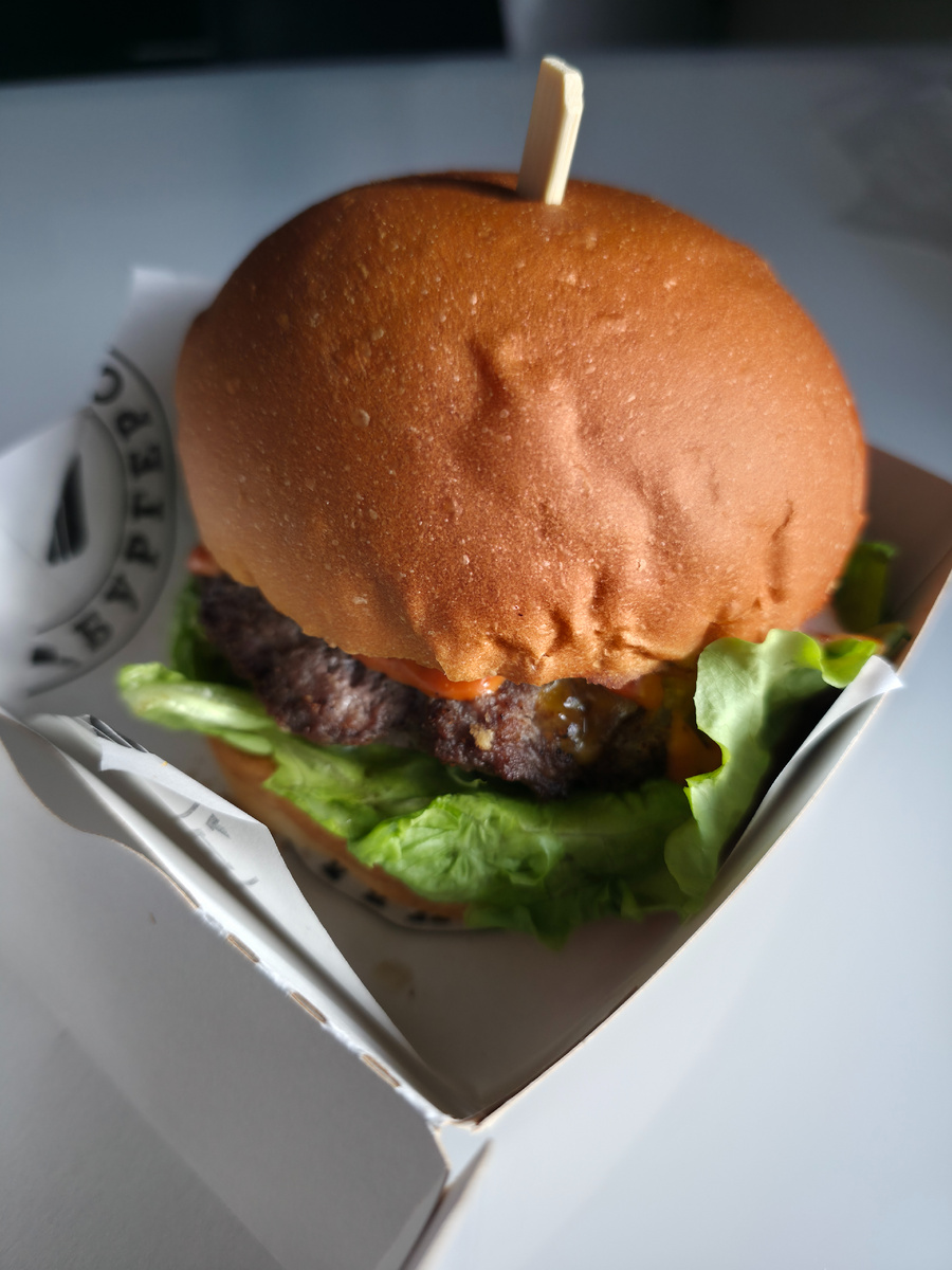 «Острый бургер с перчиками халапенью». Фото автора.