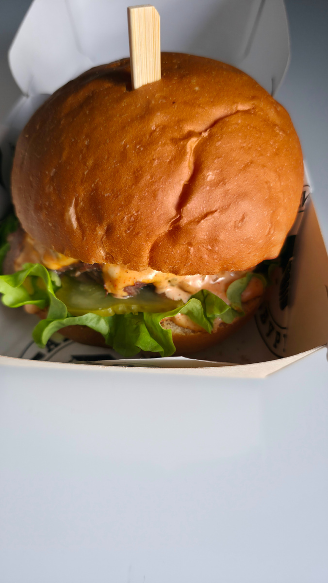 «Бургер с рваной говядиной». Фото автора.