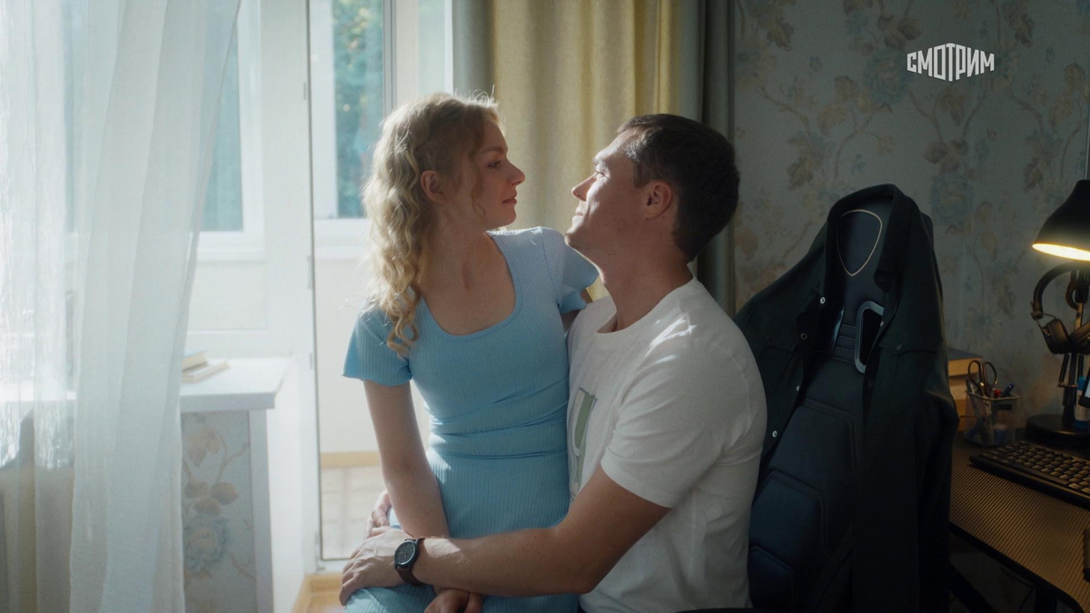 Кадр из сериала "Между голосом и эхом" (2025)