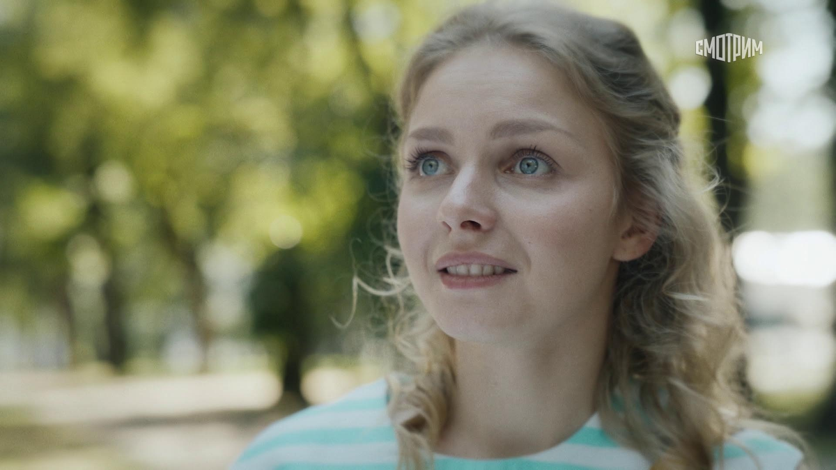 Кадр из сериала "Между голосом и эхом" (2025)