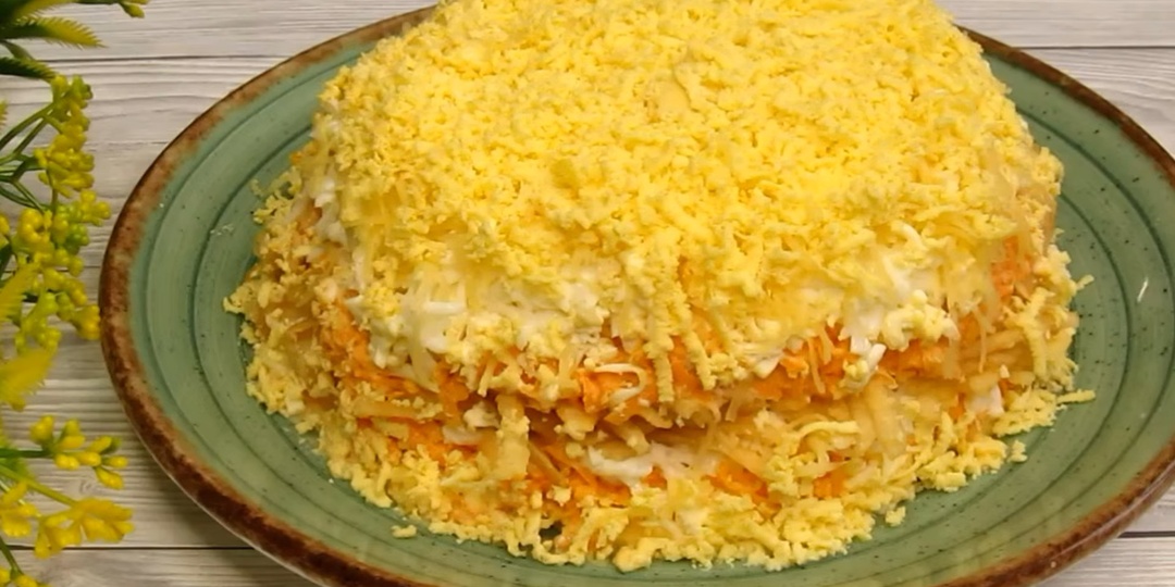 Салат для девочек, самый любимый. Этот салат на праздник первым исчез. Для девочек, потому что лёгкий и нежный.