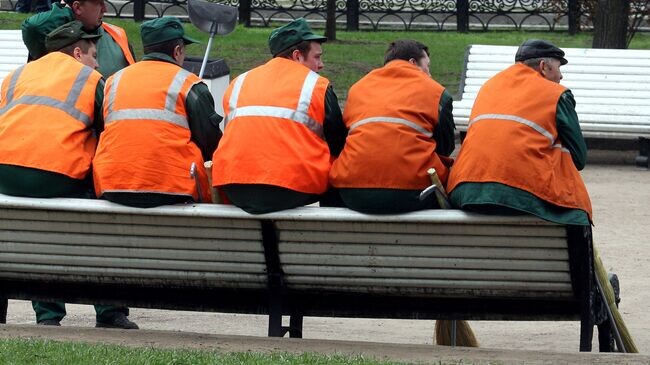 Почему дворы становятся чужими: кто и зачем вытесняет россиян с рабочих мест дворников