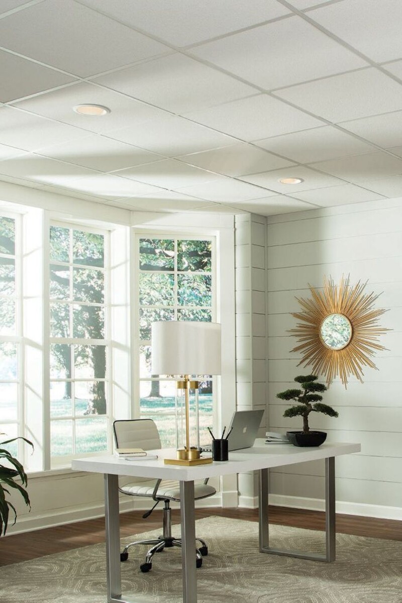 Офисный потолок типа армстронг в домашнем офисе