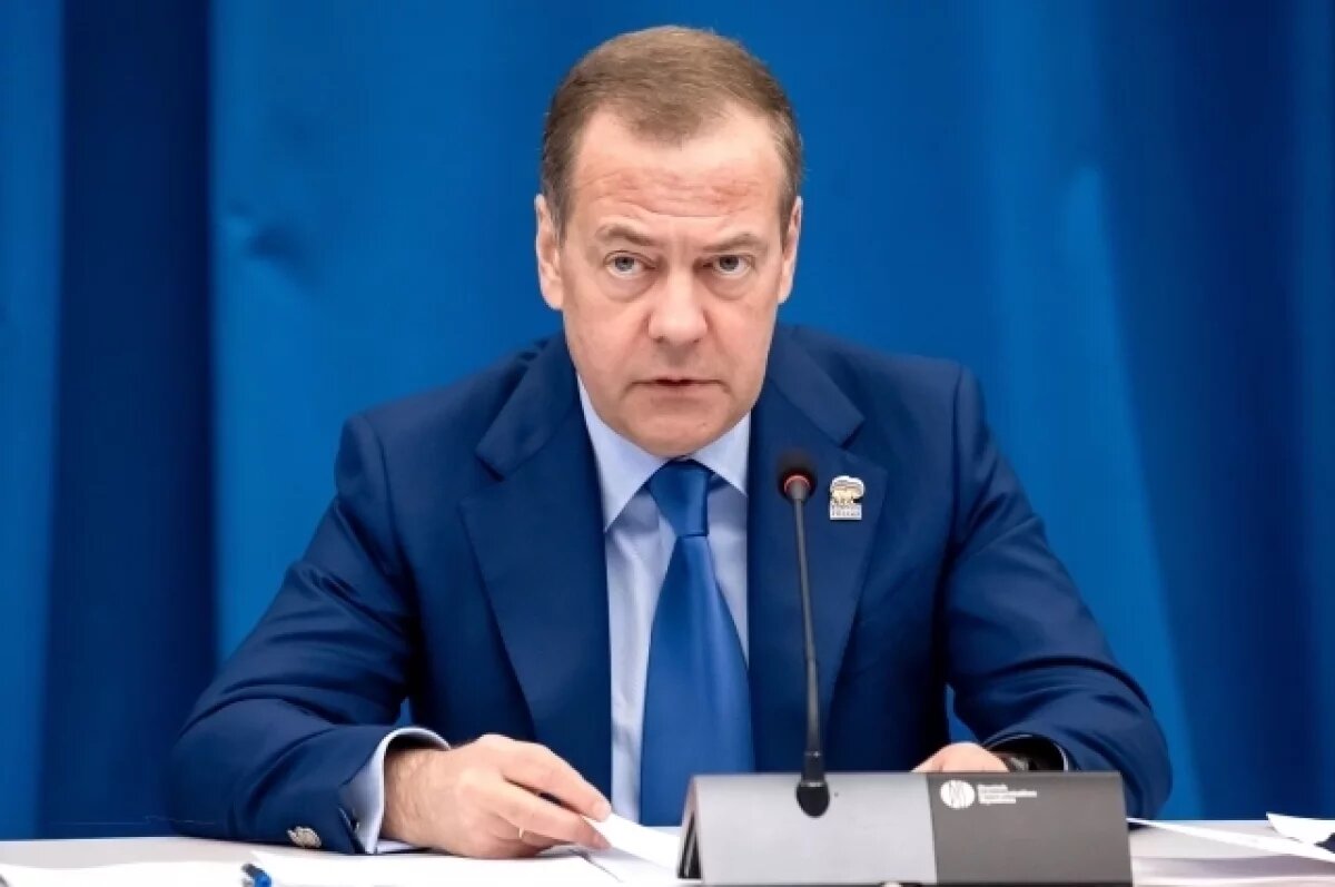    Медведев назвал судьбу Зеленского быстроразвивающимся абсцессом